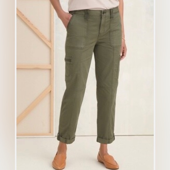 Chico's Pants - Chico’s Army Green Convertible Ankle Pants Size 6R